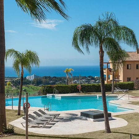 Large 3-Bedroom Nestled In Golf Paradise Estepona Exterior foto