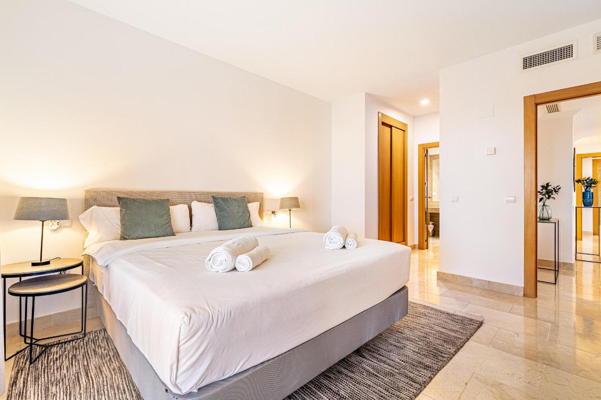 Large 3-Bedroom Nestled In Golf Paradise Estepona Exterior foto