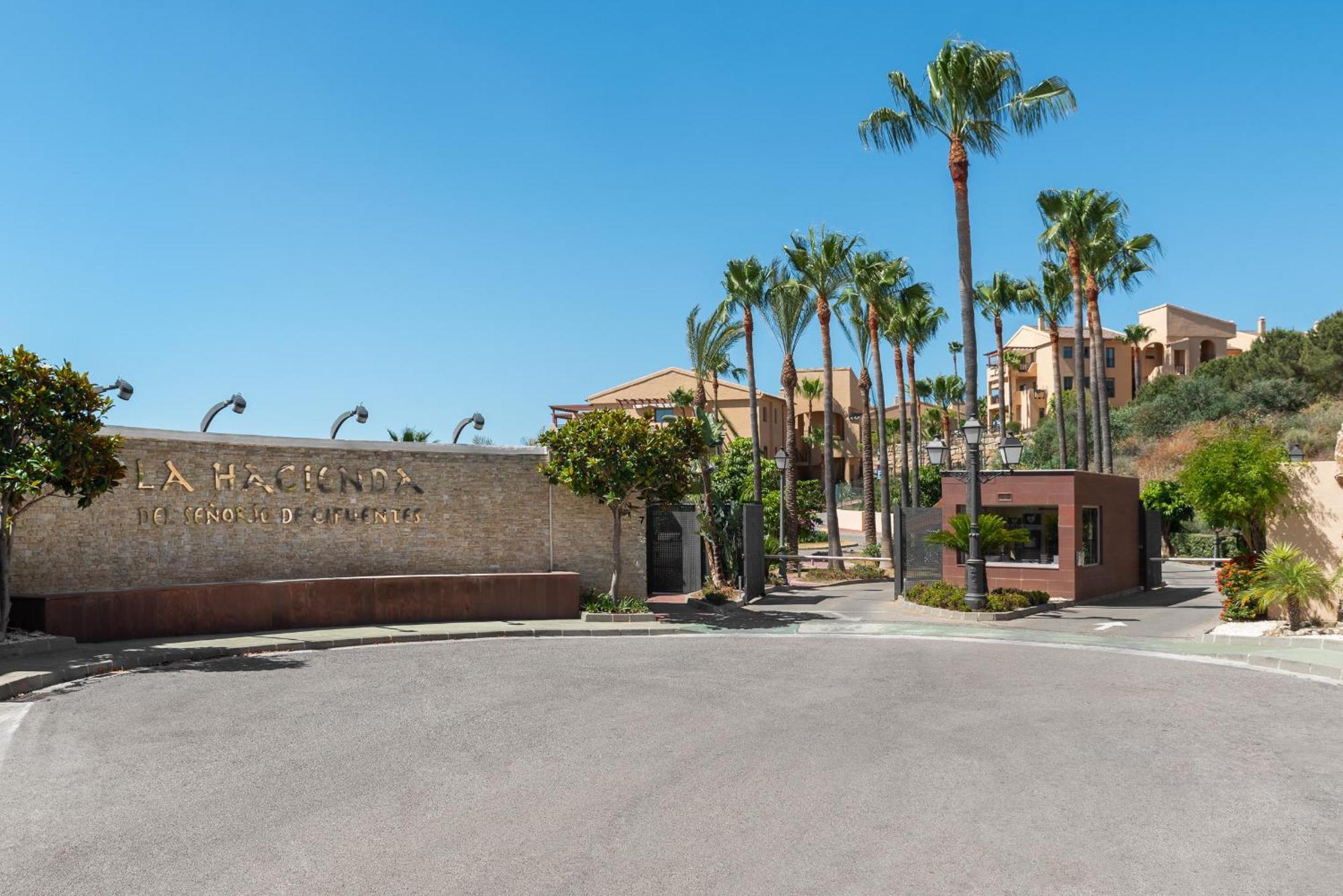 Large 3-Bedroom Nestled In Golf Paradise Estepona Exterior foto