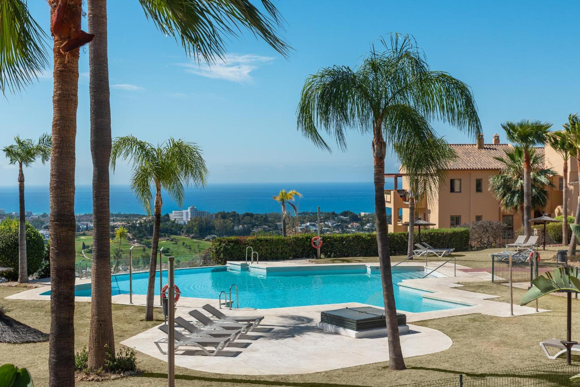 Large 3-Bedroom Nestled In Golf Paradise Estepona Exterior foto