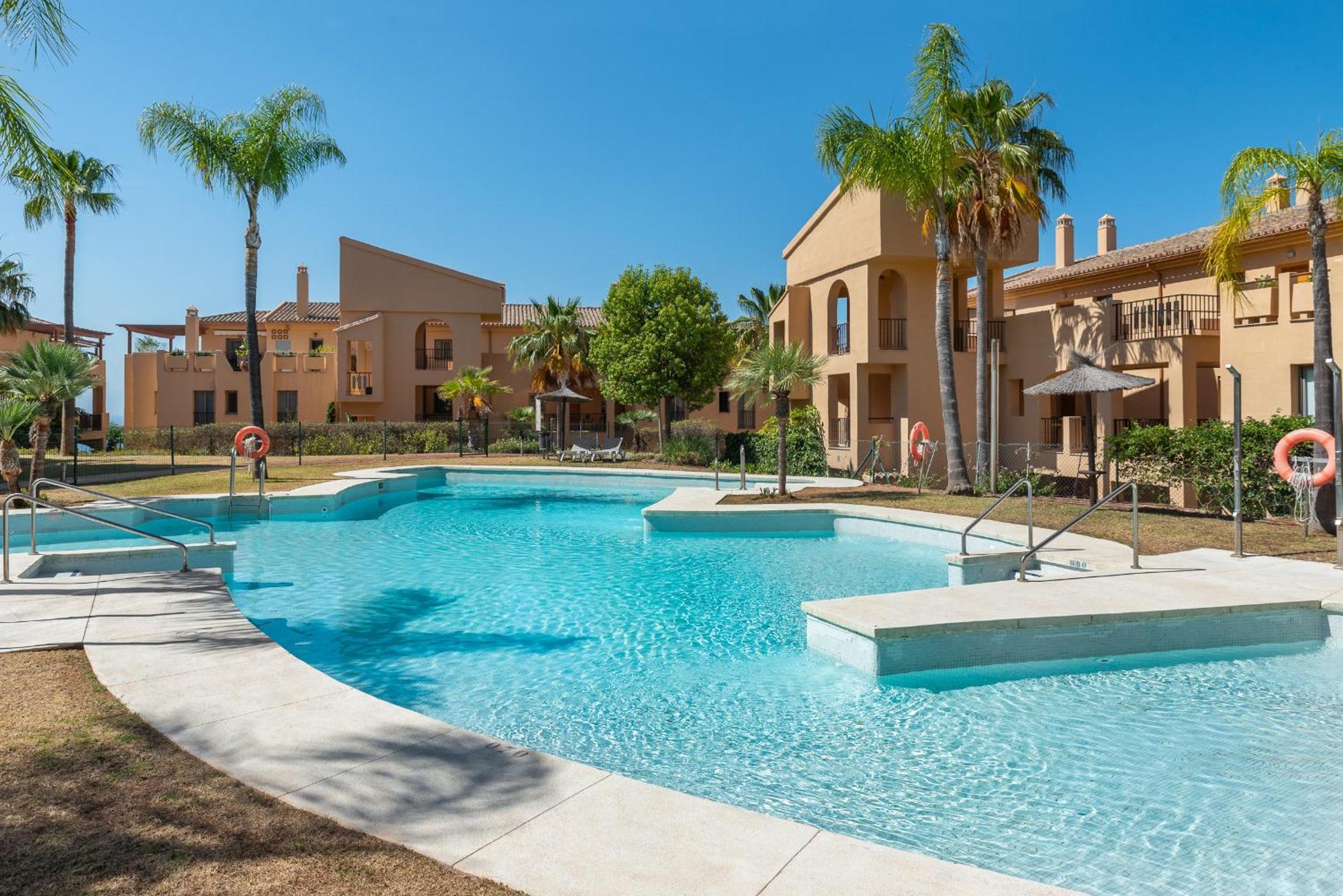 Large 3-Bedroom Nestled In Golf Paradise Estepona Exterior foto