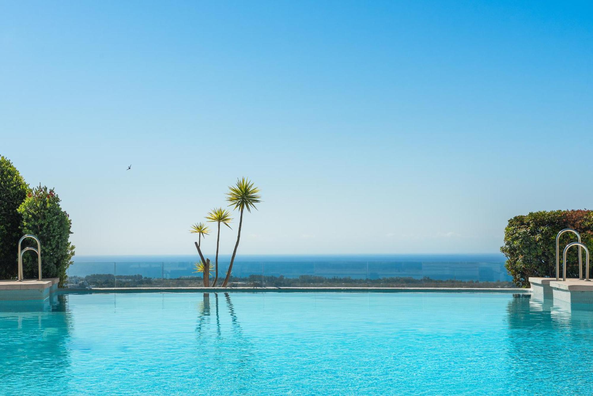 Large 3-Bedroom Nestled In Golf Paradise Estepona Exterior foto