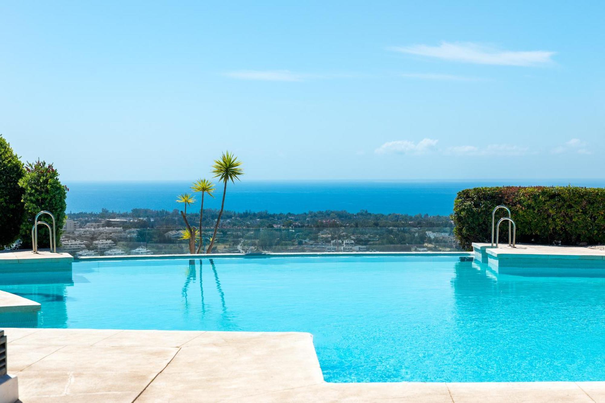 Large 3-Bedroom Nestled In Golf Paradise Estepona Exterior foto