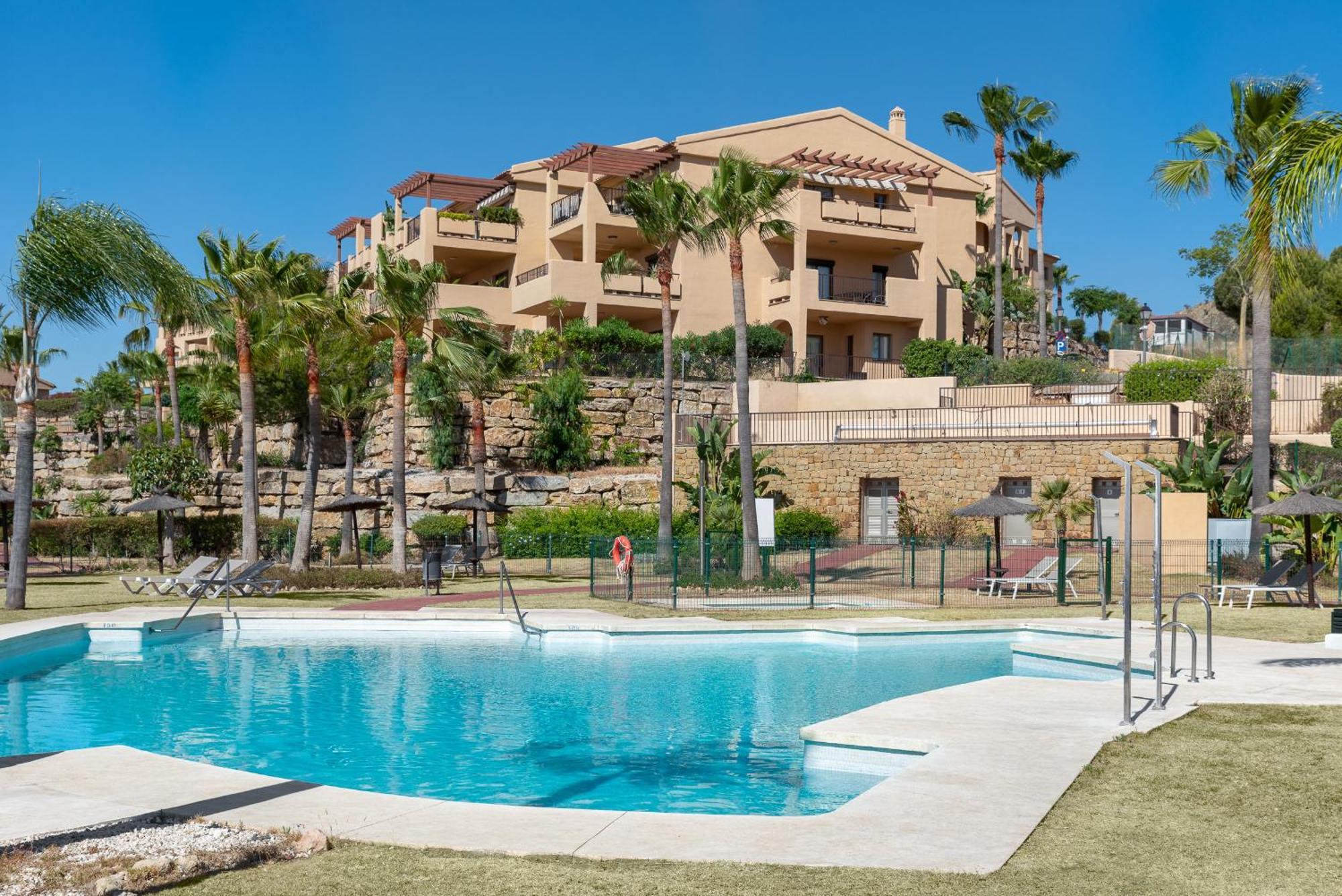 Large 3-Bedroom Nestled In Golf Paradise Estepona Exterior foto